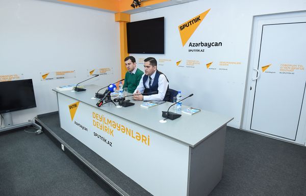 Презентация книги политолога Эльхана Шахиноглу “Апрельское перемирие”. - Sputnik Азербайджан
