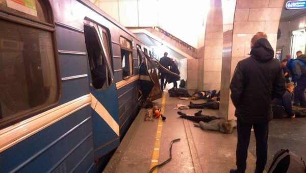 Жертвы теракта на станции петербургского метро Технологический институт, 3 апреля 2017 года - Sputnik Азербайджан