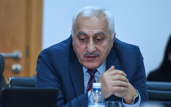Декан Академии государственного управления при Президенте Азербайджана Чингиз Исмаилов - Sputnik Азербайджан