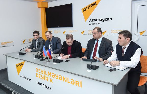 Пресс-конференция российских экспертов о двусторонних отношениях и ситуации в регионе - Sputnik Азербайджан