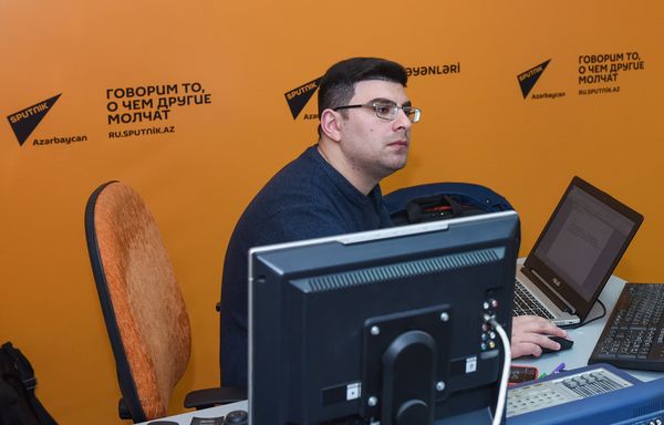Пресс-конференция российских экспертов о двусторонних отношениях и ситуации в регионе - Sputnik Азербайджан