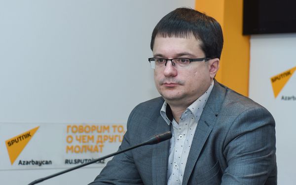 Пресс-конференция российских экспертов о двусторонних отношениях и ситуации в регионе - Sputnik Азербайджан