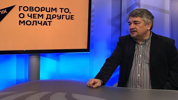 Президент Центра системного анализа и прогнозирования России Ростислав Ищенко - Sputnik Азербайджан