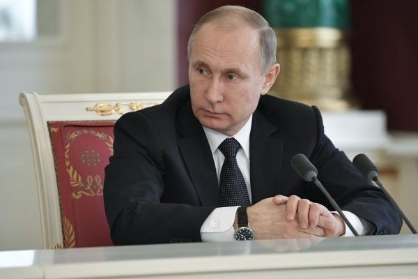 5 апреля 2017. Президент РФ Владимир Путин на встрече с главами делегаций XIV заседания Совещания руководителей органов безопасности и разведывательных служб государств – участников Содружества Независимых Государств - Sputnik Азербайджан