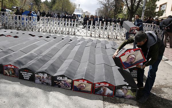 Акции протеста перед посольствами России и Ирана в Анкаре - Sputnik Азербайджан