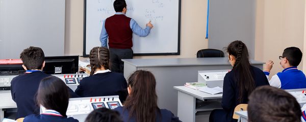 Учебный процесс в одной из средних школ Баку, фото из архива - Sputnik Азербайджан
