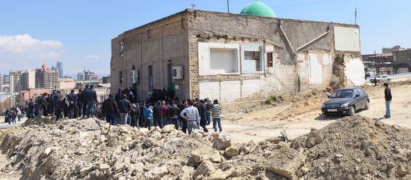 Ситуация возле мечети Гаджи Джавада в Баку - Sputnik Азербайджан