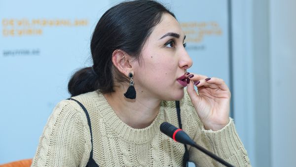 Пресс-конференция специалиста в области моды Марии Оруджевой Тренды весенней моды от азербайджанских дизайнеров - Sputnik Азербайджан