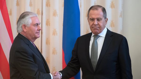 Министр иностранных дел РФ Сергей Лавров и Государственный секретарь США Рекс Тиллерсон во время переговоров в Москве. - Sputnik Азербайджан