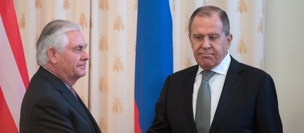 Министр иностранных дел РФ Сергей Лавров и Государственный секретарь США Рекс Тиллерсон во время переговоров в Москве. - Sputnik Азербайджан