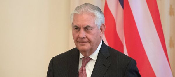 Государственный секретарь США Рекс Тиллерсон во время переговоров в Москве с министром иностранных дел РФ Сергеем Лавровым - Sputnik Азербайджан