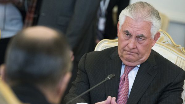 Госсекретарь США Рекс Тиллерсон во время встречи с министром иностранных дел России Сергеем Лавровым, Москва, 12 апреля 2017 года - Sputnik Азербайджан