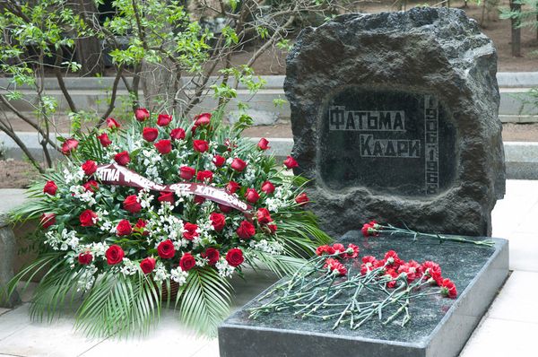 Надгробный камень Ф.Кадри в Аллее почетного захоронения в Баку - Sputnik Азербайджан