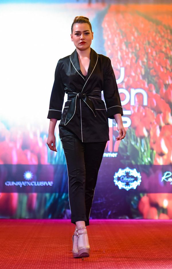 Весенний модный показ Baku Fashion Night 2017 - Sputnik Азербайджан