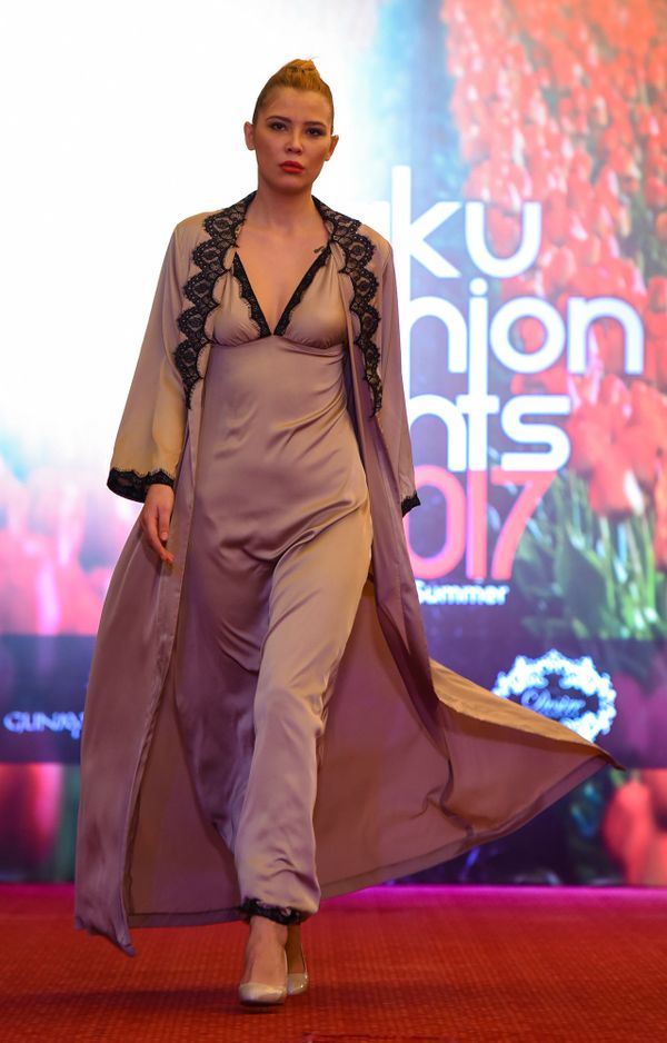Весенний модный показ Baku Fashion Night 2017 - Sputnik Азербайджан