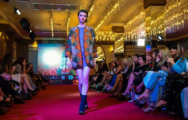 Весенний модный показ Baku Fashion Night 2017 - Sputnik Азербайджан