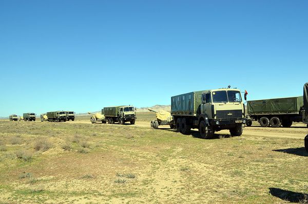 Широкомасштабные учения ВС Азербайджана, 16 апреля 2017 года - Sputnik Азербайджан
