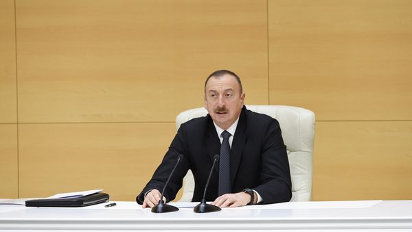 Выступление Ильхама Алиева на республиканском совещании ненефтяных экспортеров, Евлах, 17 апреля 2017 года - Sputnik Азербайджан