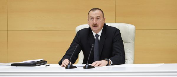 Выступление Ильхама Алиева на республиканском совещании ненефтяных экспортеров, Евлах, 17 апреля 2017 года - Sputnik Азербайджан