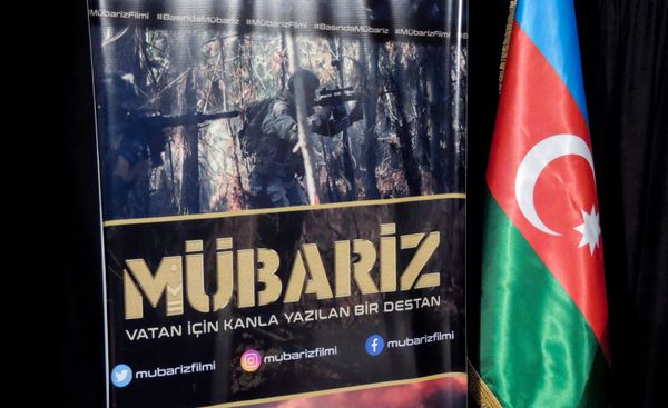 Стенд фильма Mübariz на пресс-конференции - Sputnik Азербайджан
