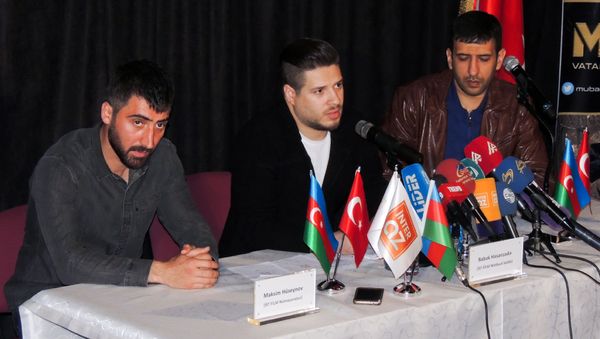 Слева направо: представитель İst Film Максим Гусейнов, пресс-секретарь кинокомпании Бабек Гасанзаде, сценарист фильма Mübariz Рашад Сулейманбейли - Sputnik Азербайджан
