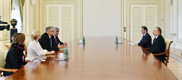 Встреча президента Ильхама Алиева с делегацией во главе со специальным представителем Европейского Союза по вопросам Южного Кавказа Гербертом Зальбером - Sputnik Азербайджан