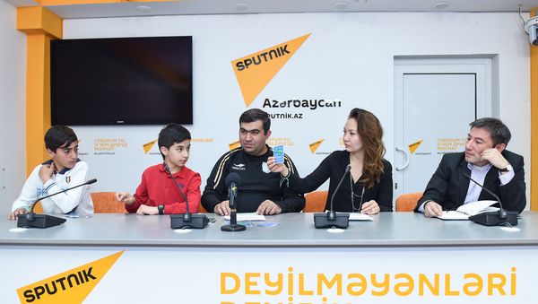 Анонсирование юного футболиста из Азербайджана, участника международного проекта Футбол для дружбы в рамках Кубка конфедераций под эгидой ФИФА - Sputnik Азербайджан