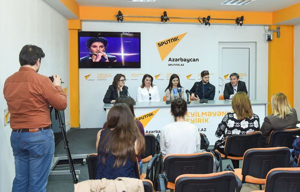 Пресс-конференция участницы проекта Ты супер! Парваны Алджановой Пресс-конференция участницы проекта Ты супер! Парваны Алджановой - Sputnik Азербайджан