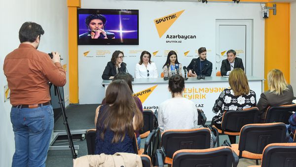 Пресс-конференция участницы проекта Ты супер! Парваны Алджановой - Sputnik Азербайджан