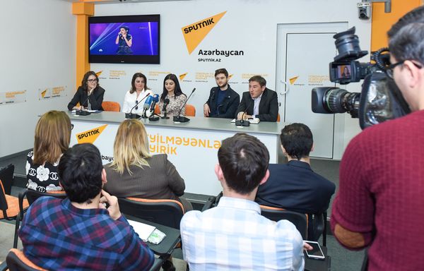 Пресс-конференция участницы проекта Ты супер! Парваны Алджановой Пресс-конференция участницы проекта Ты супер! Парваны Алджановой - Sputnik Азербайджан