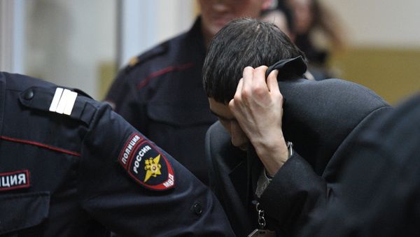 Предполагаемый организатор теракта в метро Петербурга Аброр Азимов после заседания в Басманном суде Москвы - Sputnik Азербайджан
