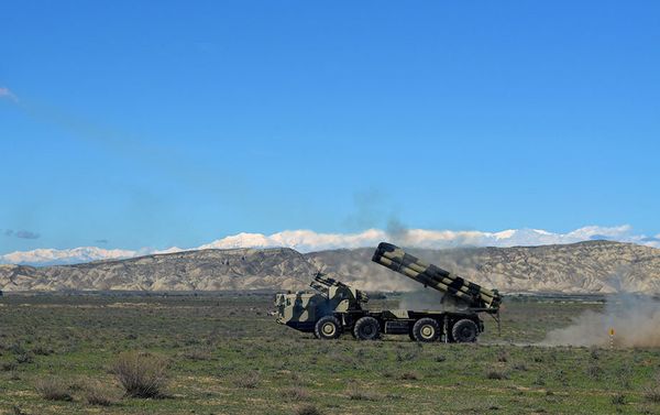 В ходе широкомасштабных учений проведен этап боевой стрельбы - Sputnik Азербайджан