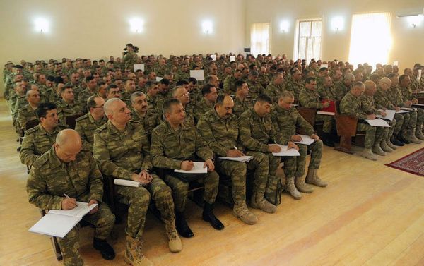 В прифронтовой зоне проведено расширенное заседание коллегии Министерства обороны - Sputnik Азербайджан