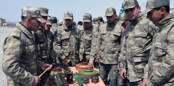 Проведена демонстрация вооружения, военной и специальной техники, которые будут применены на азербайджано-турецких совместных учениях - Sputnik Азербайджан