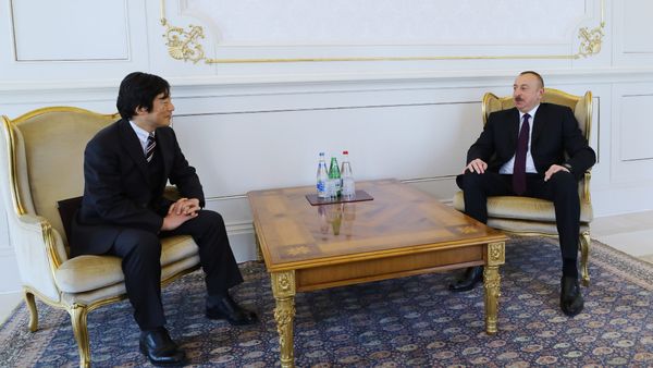 Президент Ильхам Алиев принял верительные грамоты новоназначенного посла Японии в Азербайджане Президент Ильхам Алиев принял верительные грамоты новоназначенного посла Японии в Азербайджане - Sputnik Азербайджан