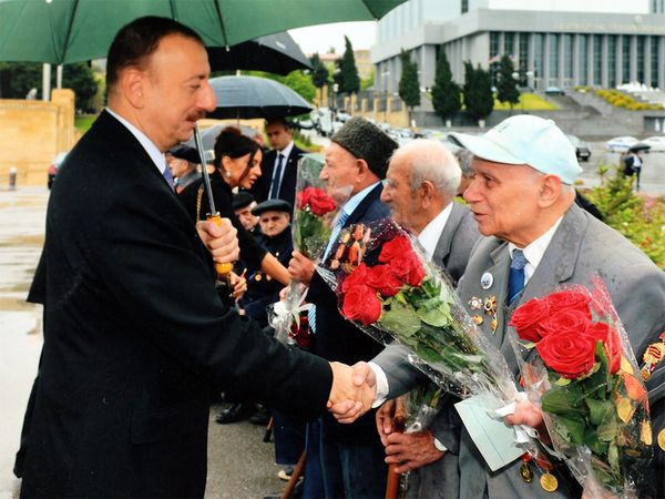 С президентом Азербайджана Ильхамом Алиевым С президентом Азербайджана Ильхамом Алиевым - Sputnik Азербайджан
