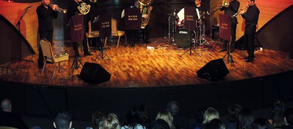 Выступление ансамбля духовых инструментов Baku Brass в Центре мугама в Баку - Sputnik Азербайджан