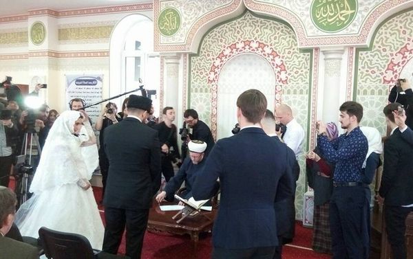 Церемония бракосочетания певицы Джамалы в Исламском культурном центре в Киеве - Sputnik Азербайджан