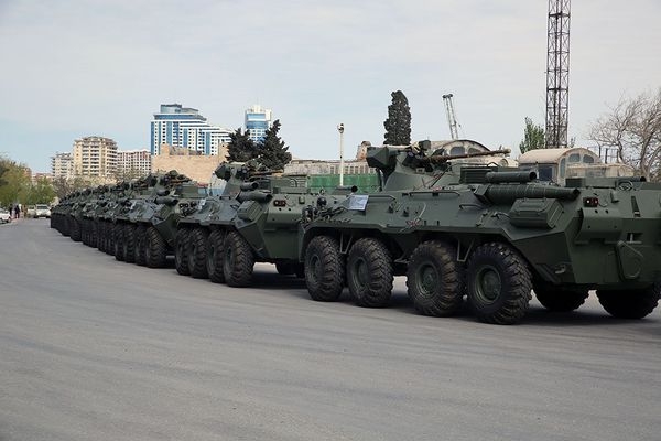 В Азербайджан доставлена очередная партия боеприпасов и новейшей военной техники производства РФ - Sputnik Азербайджан