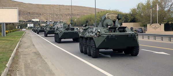 В Азербайджан доставлена очередная партия боеприпасов и новейшей военной техники производства РФ - Sputnik Азербайджан