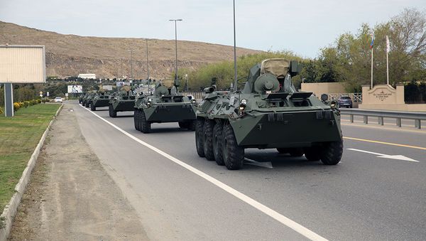 В Азербайджан доставлена очередная партия боеприпасов и новейшей военной техники производства РФ - Sputnik Азербайджан