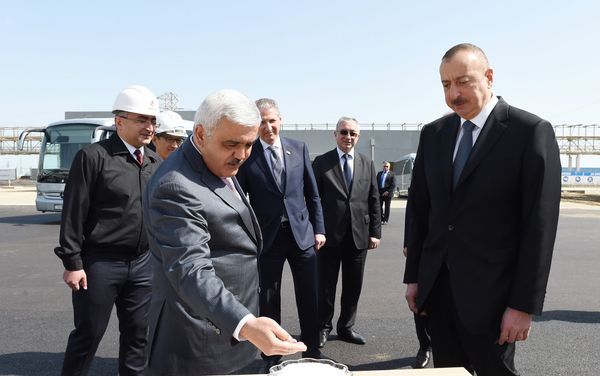 Президент Ильхам Алиев ознакомился с ходом работ по строительству карбамидного завода в Сумгайыте - Sputnik Азербайджан