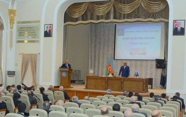 Выступление ректора UNEC, профессора Адалата Мурадова на  заседании Ученого совета - Sputnik Азербайджан