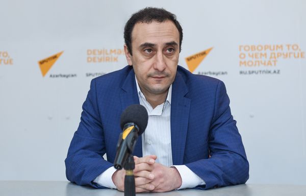 Директор Центра истории Кавказа, старший научный сотрудник Института права и прав человека НАНА Ризван Гусейнов - Sputnik Азербайджан