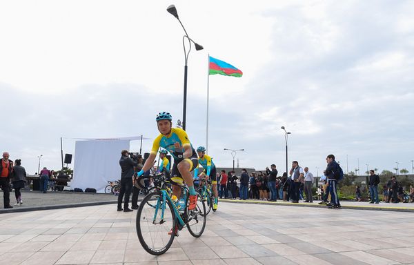 В Баку стартовал велотур Tour d’ Azerbaijan-2017 - Sputnik Азербайджан