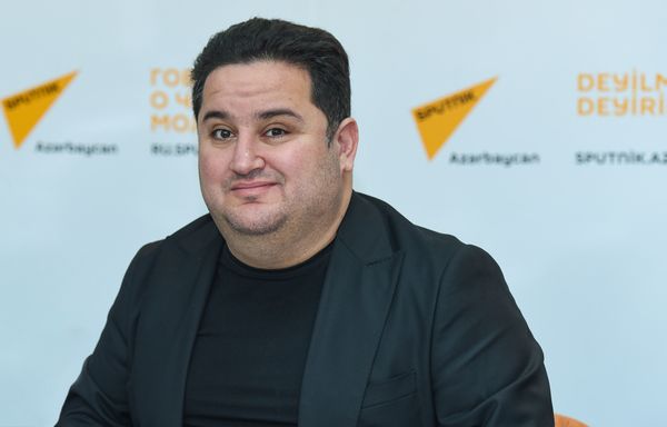 Заслуженный артист Азербайджана Мурад Дадашов - Sputnik Азербайджан