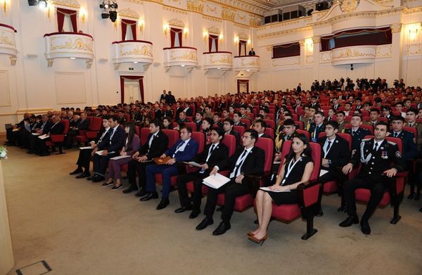 Организаторами конференции выступают СГБ , министерство молодежи и спорта, Государственное агентство по оказанию услуг гражданам и социальным инновациям при Президенте Азербайджана и Центр Гейдара Алиева - Sputnik Азербайджан