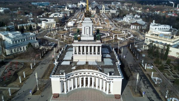 Общий вид территорию Выставки достижений народного хозяйства в Москве, фото из архива - Sputnik Азербайджан