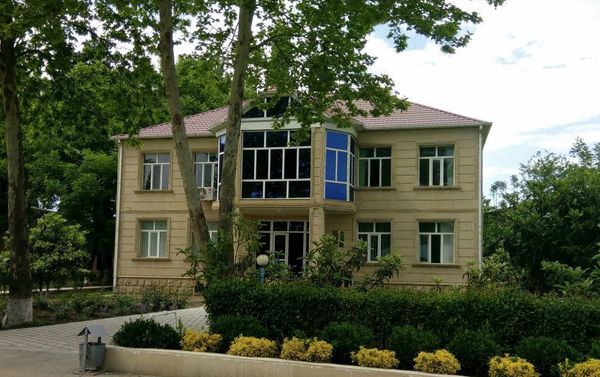 Здание Агдамского управления механического орошения ОАО Мелиорации и водного хозяйства - Sputnik Азербайджан