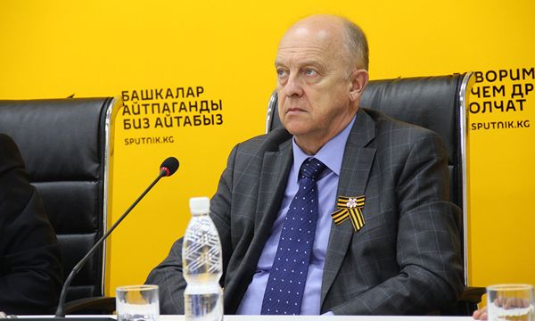 Кандидат исторических наук, советник ректора Кыргызско-Российского Славянского университета Леонид Сумароков в ходе видеомоста Бишкек — Баку — Минск — Тбилиси — Киев — Кишинев   - Sputnik Азербайджан